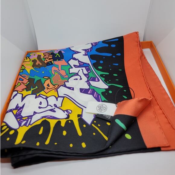 Hermès Silk Scarf in Graffiti Gavroche - Picture 5 of 11